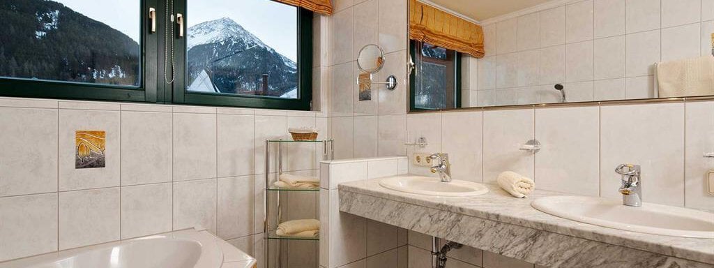 Badezimmer im Apart Edelweiß-Suite - Alp Resort Tiroler Adler - Sölden