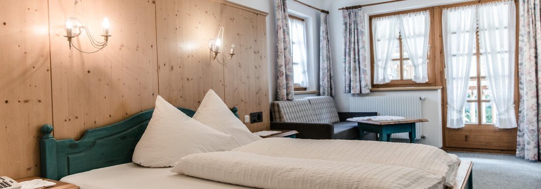 Doppelzimmer mit Schlafsofa - Apart Hotel Garni Alt Kaisers - Sölden