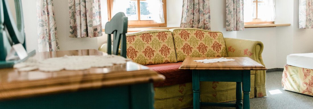 Doppelzimmer mit Schlafsofa - Apart Hotel Garni Alt Kaisers - Sölden