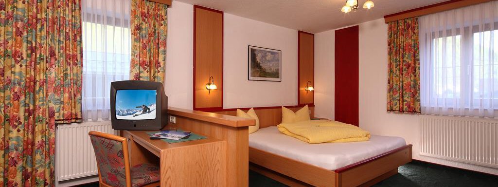 Doppelzimmer mit Zustellbett - Appartement Wiesenrand - Sölden