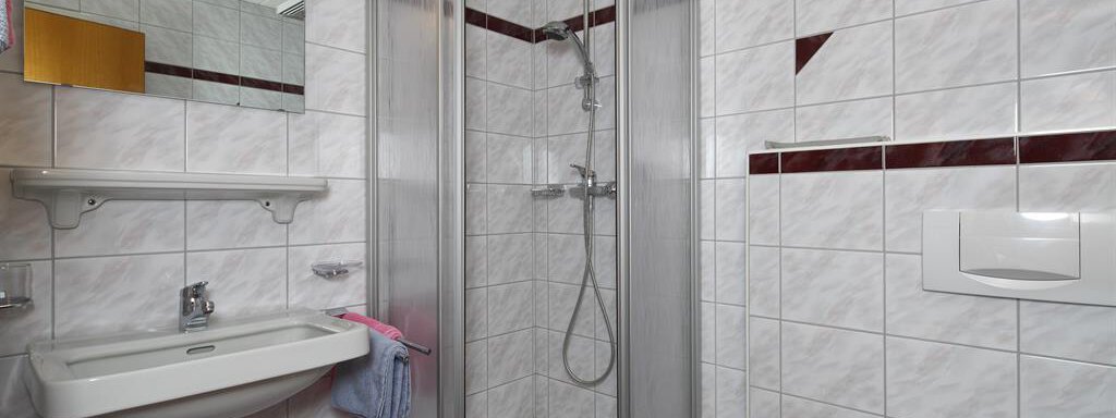 Badezimmer mit Dusche - Appartement Wiesenrand - Sölden