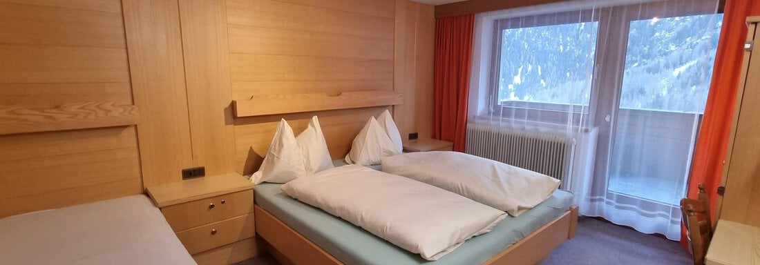 Dreibettzimmer mit Waschbecken - Appt. Rosmarie - Sölden