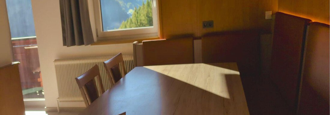 Wohnraum mit großem Essbereich Wohnraum mit großem Essbereich - Appt. Rosmarie - Sölden