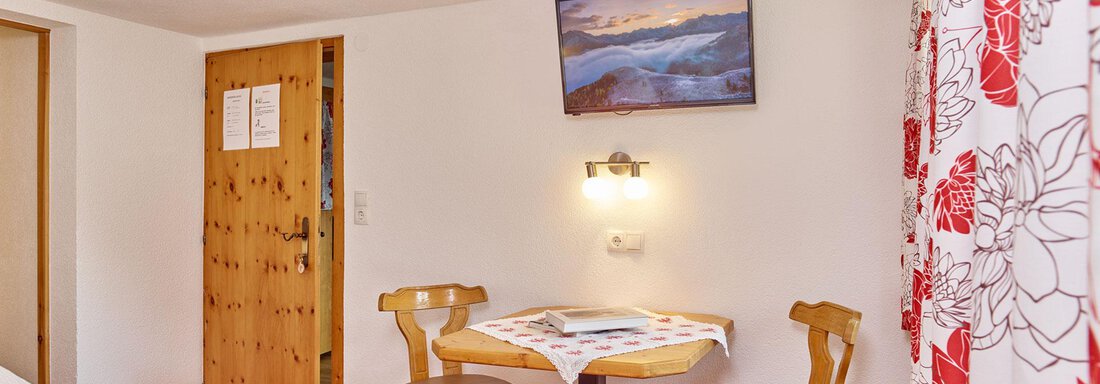 Sitzecke im Zimmer - Ferienhof Paulelas - Sölden