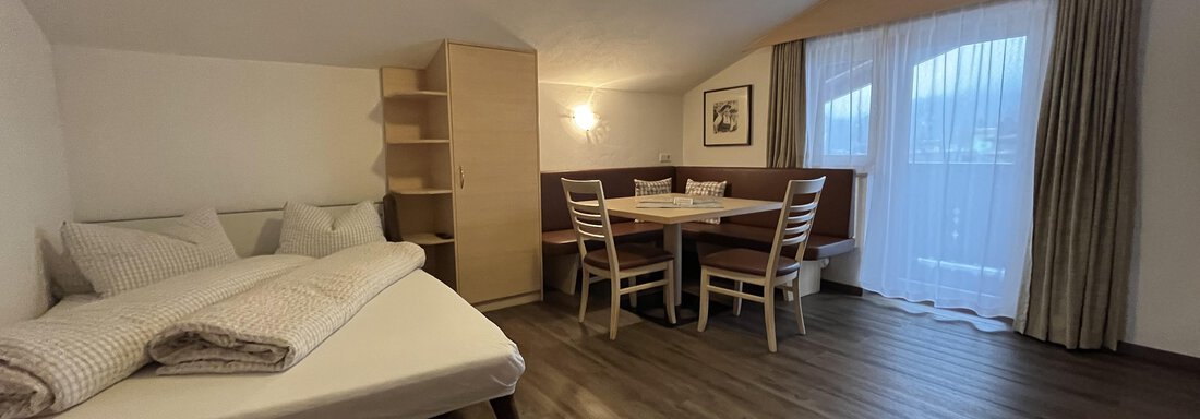 Wohnraum mit ausziehbarem Sofa - Franzele Appartements & Zimmer - Sölden