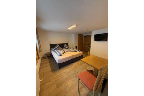 Doppelbett mit Sitzgelegenheit Doppelbett mit Sitzgelegenheit - Haus Saskia - Sölden