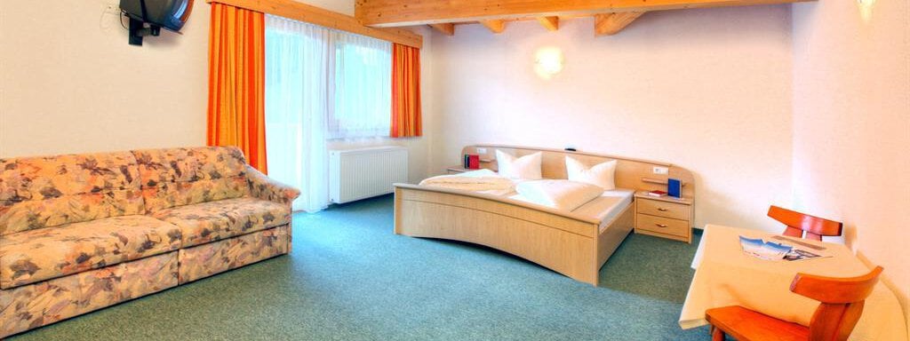 Doppelzimmer mit Zustellbett - Haus Seppl - Sölden