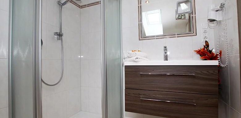 Badezimmer mit Dusche u. WC - Haus Sonnenhang - Sölden