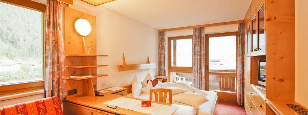 Wohndoppelzimmer rot - Hotel Garni Hainbacherhof - Sölden