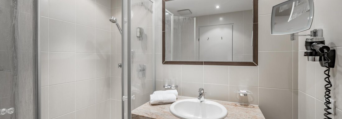 Badezimmer Dusche - Hotel Garni Viktoria - Sölden