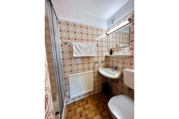 bathroom with shower and WC - Mountain Lodge Sölden - Sölden