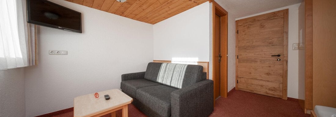 Schlafsofa im Vierbettzimmer - Pension Pitze - Sölden