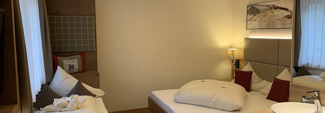 Dreibettzimmer - Pension Sportalm - Sölden