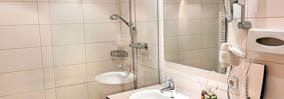 badezimmer_doppelzimmer_bergheim3_WZ - Sporthotel Garni Bergheim - Sölden