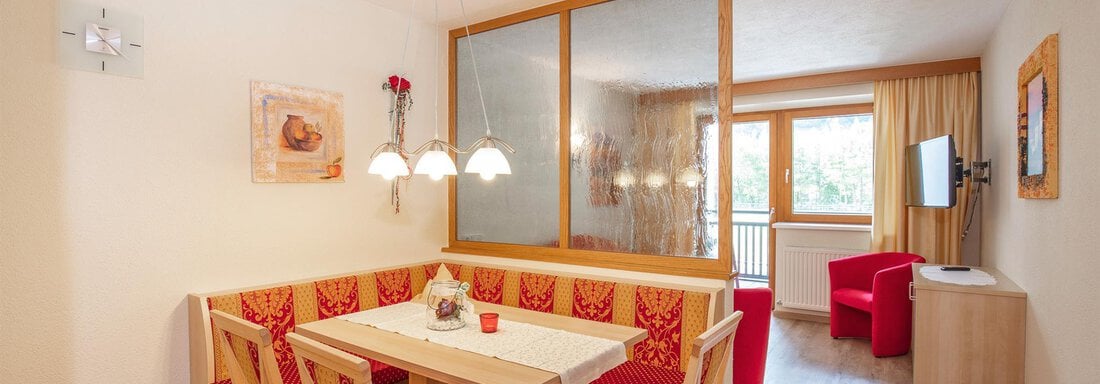 Wohnzimmer mit Essbereich - Trofana Appartements - Sölden