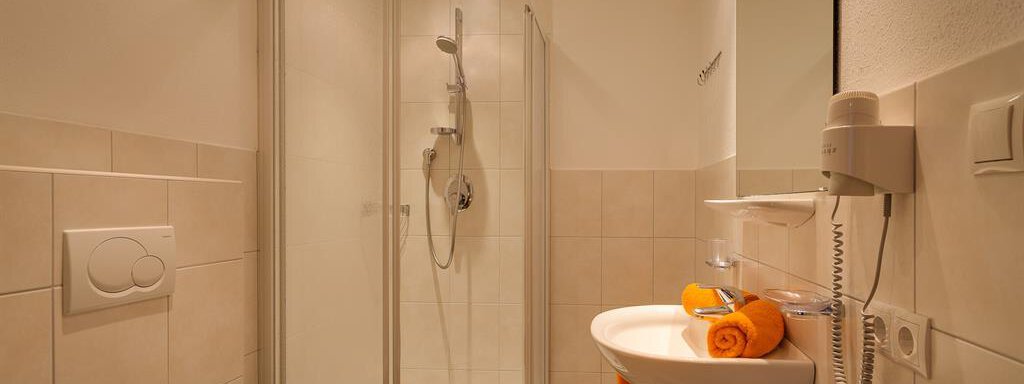 Apart III -  Badezimmer mit Dusche - Apart Praxmarer - Zwieselstein